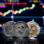 Bitcoin Holds Steady, Ethereum, Solana, Dogecoin Lead Monday Rally